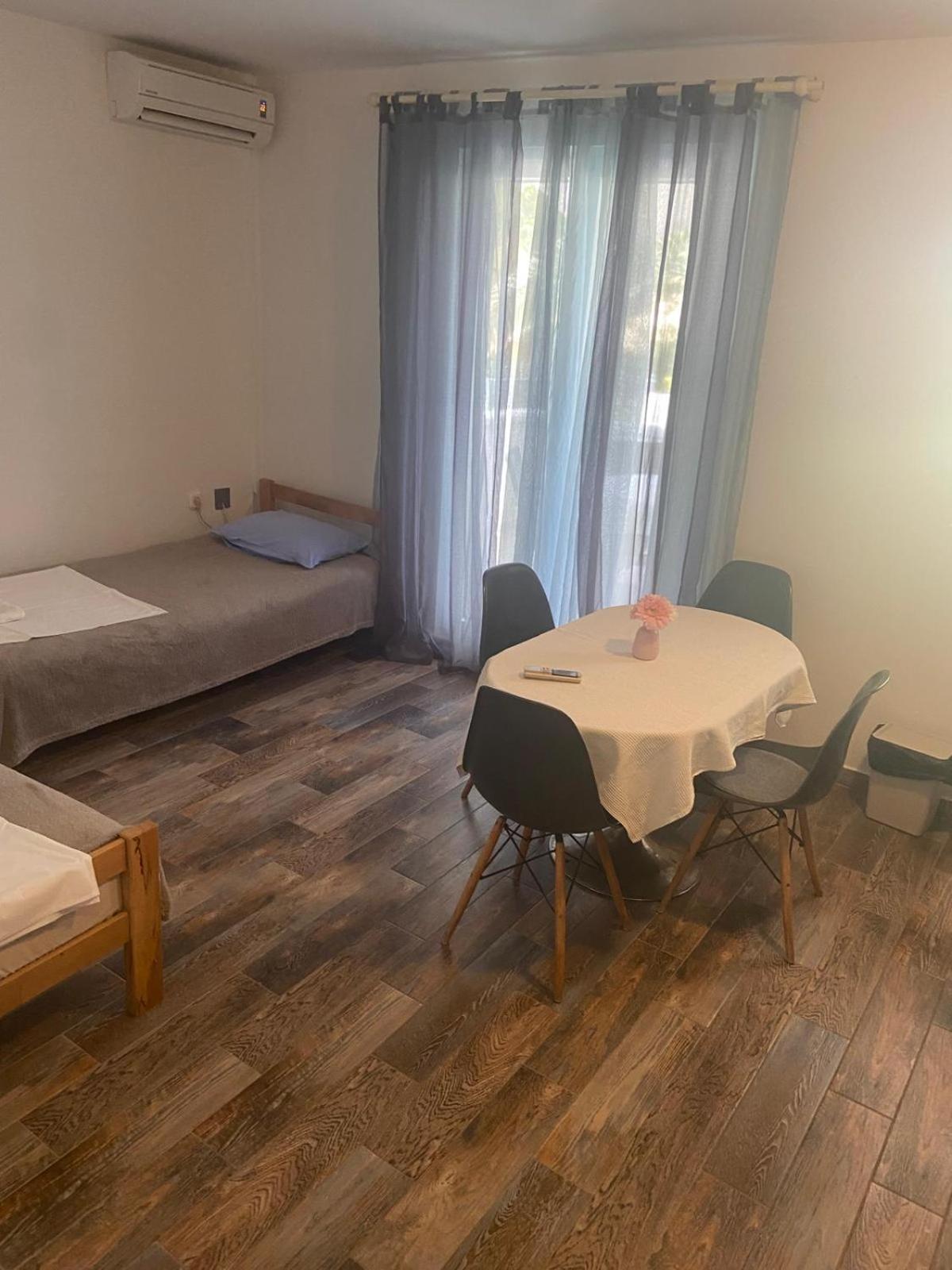 Oguic Apartman Pag Town Exterior foto